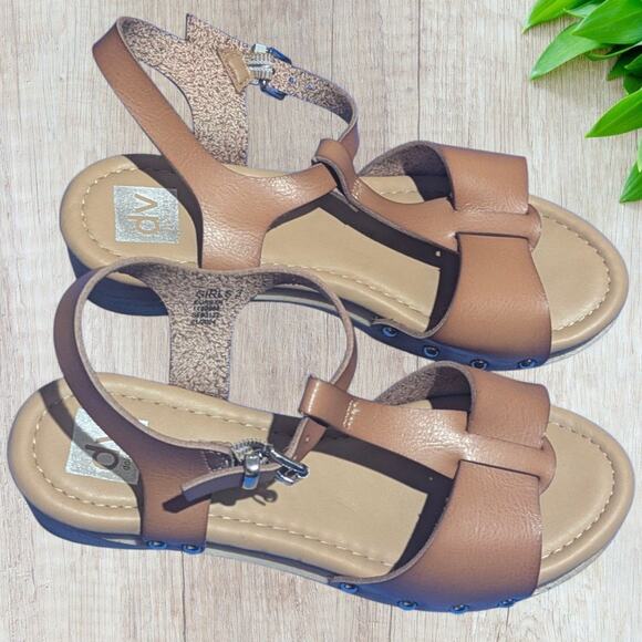 DV by Dolce Vita Korbyn Casual Sandals Chunky Studded Strappy Kids Size 3 Tan - Picture 1 of 9